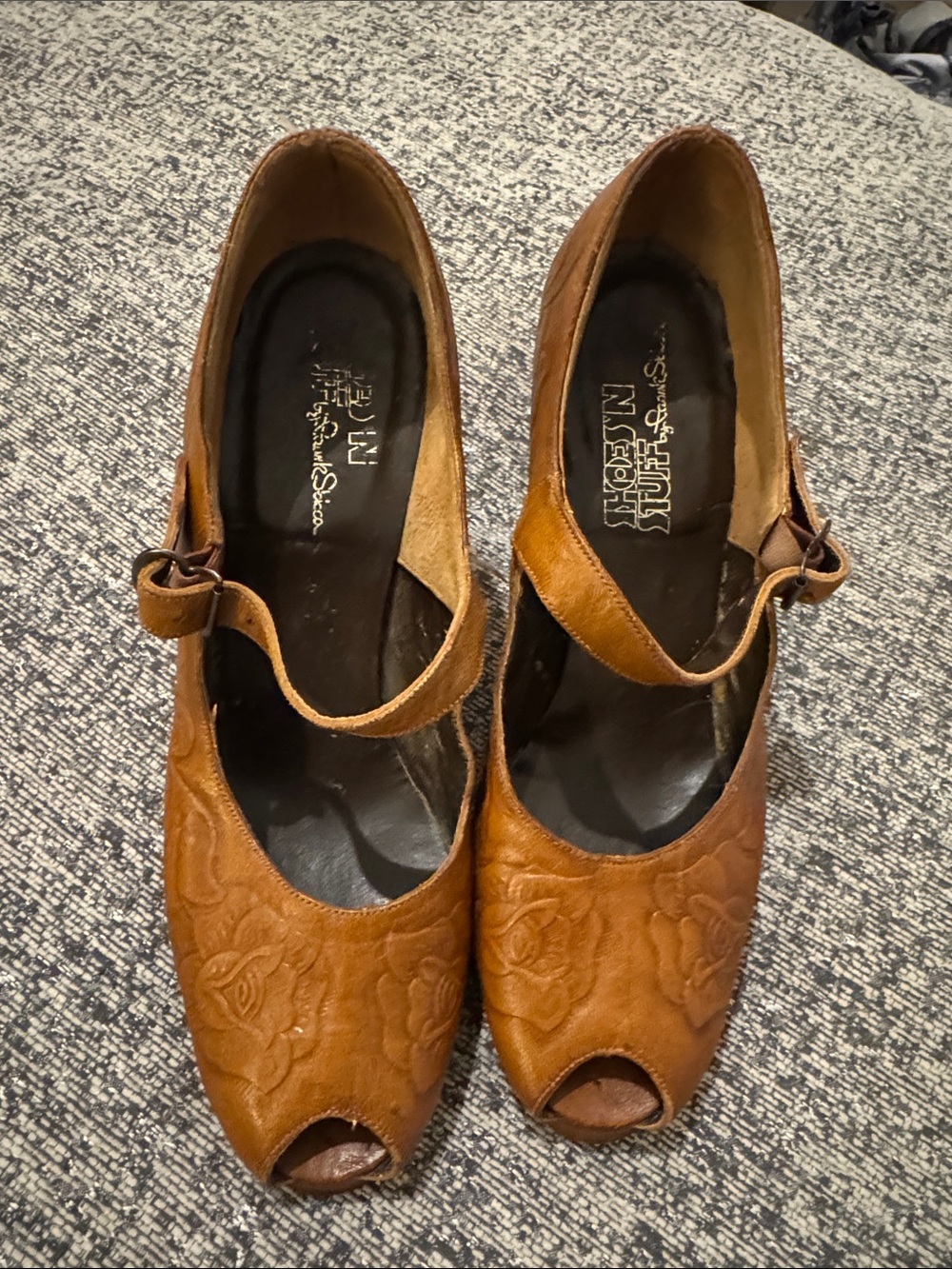 Vintage Shoes’N Stuff by Frank Sbicca Tan Leather Floral Embossed Peep-Toe